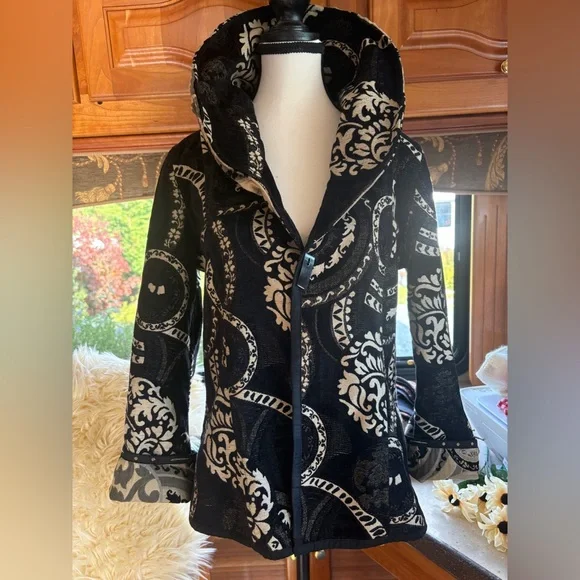 Reversible Jacquard Tapestry Jacket - Picture 1 of 10